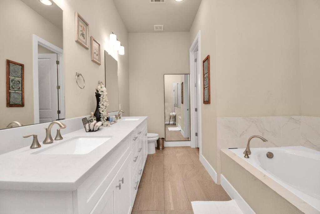 Beautiful Luxurious Houston Galleria Home Экстерьер фото