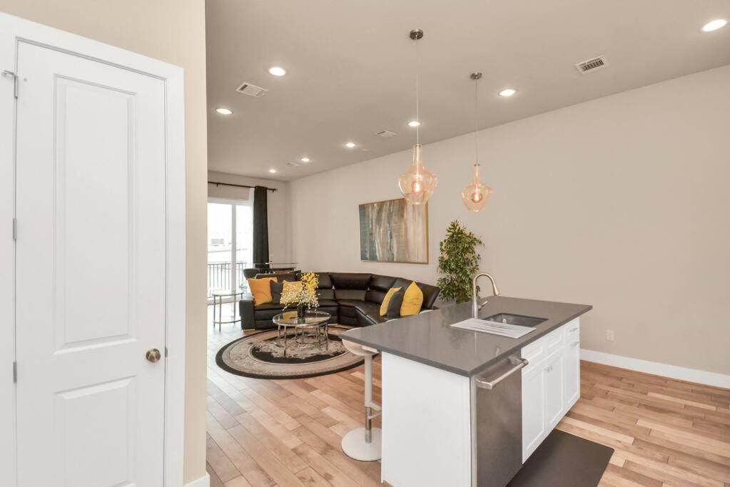 Beautiful Luxurious Houston Galleria Home Экстерьер фото