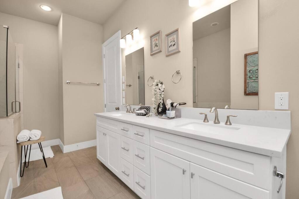 Beautiful Luxurious Houston Galleria Home Экстерьер фото